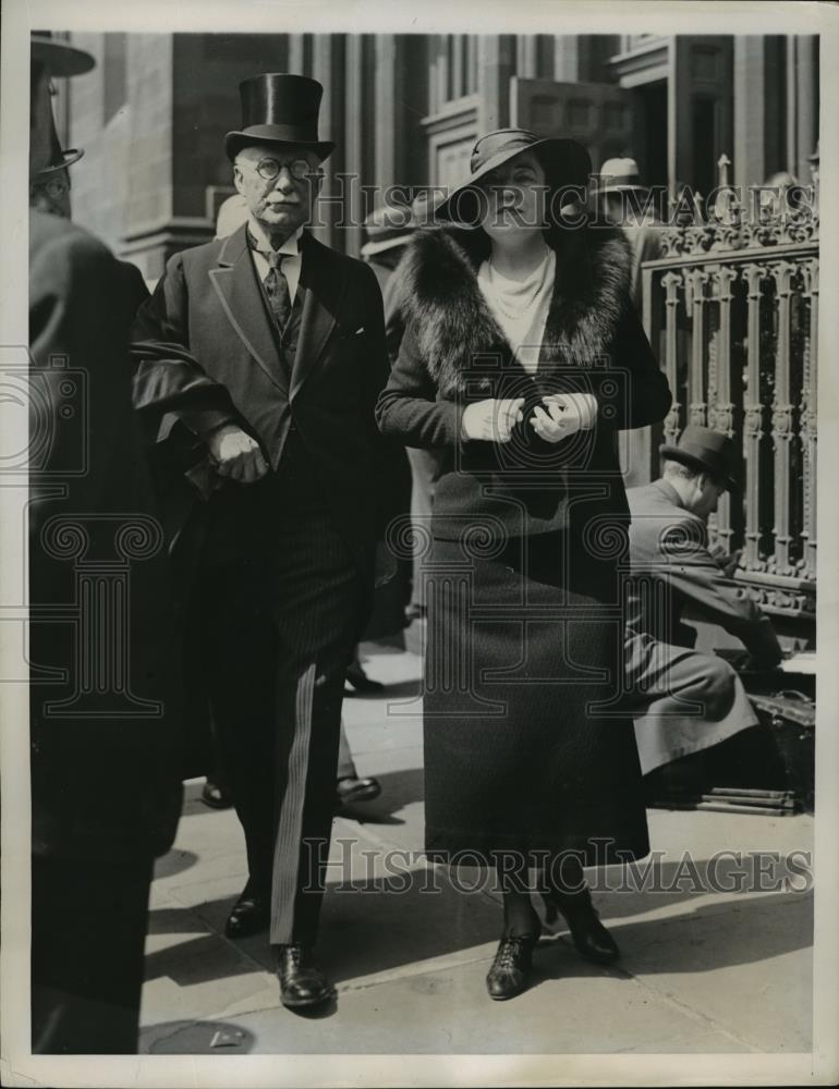 1935 Press Photo New York CF Halstrom, Merle Olcott at a funeral NYC - neny10417 - Historic Images