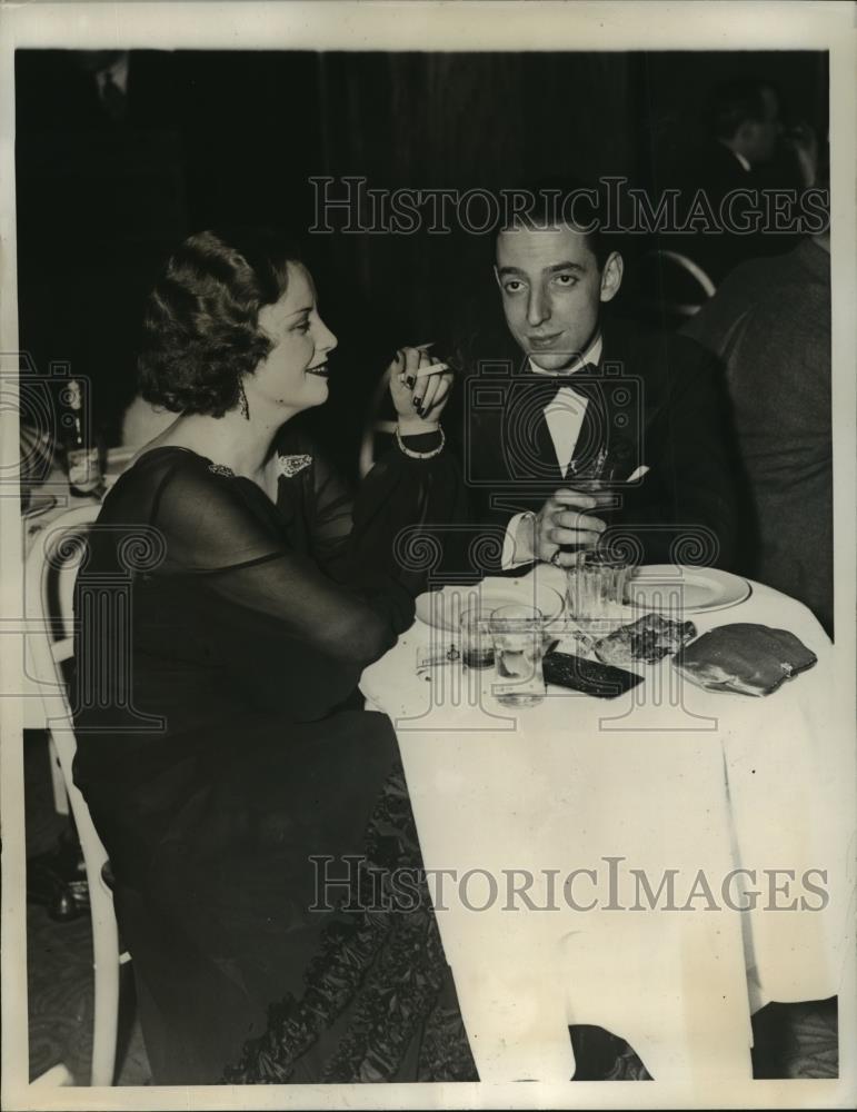 1935 Press Photo New York Elizabeth Fontaine at the Versailles in NYC - Historic Images