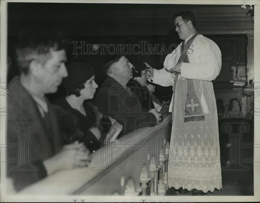 1935 Press Photo New York Faithful Marked With Ashes as Lent begins NYC - Historic Images