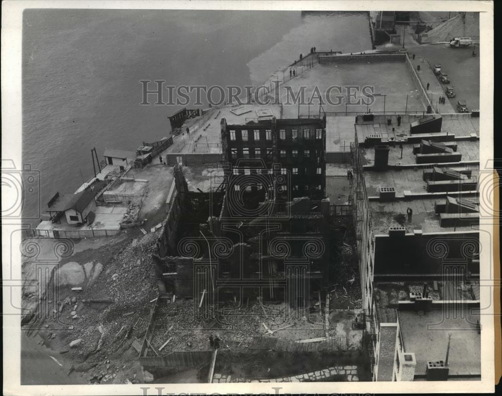 1935 Press Photo New York 503 E 55th St Apartment Building Fire NYC - neny10733 - Historic Images