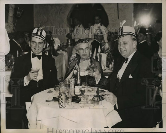 1936 Press Photo New York Fire Commissioner & Family Celebrate New Years NYC - Historic Images