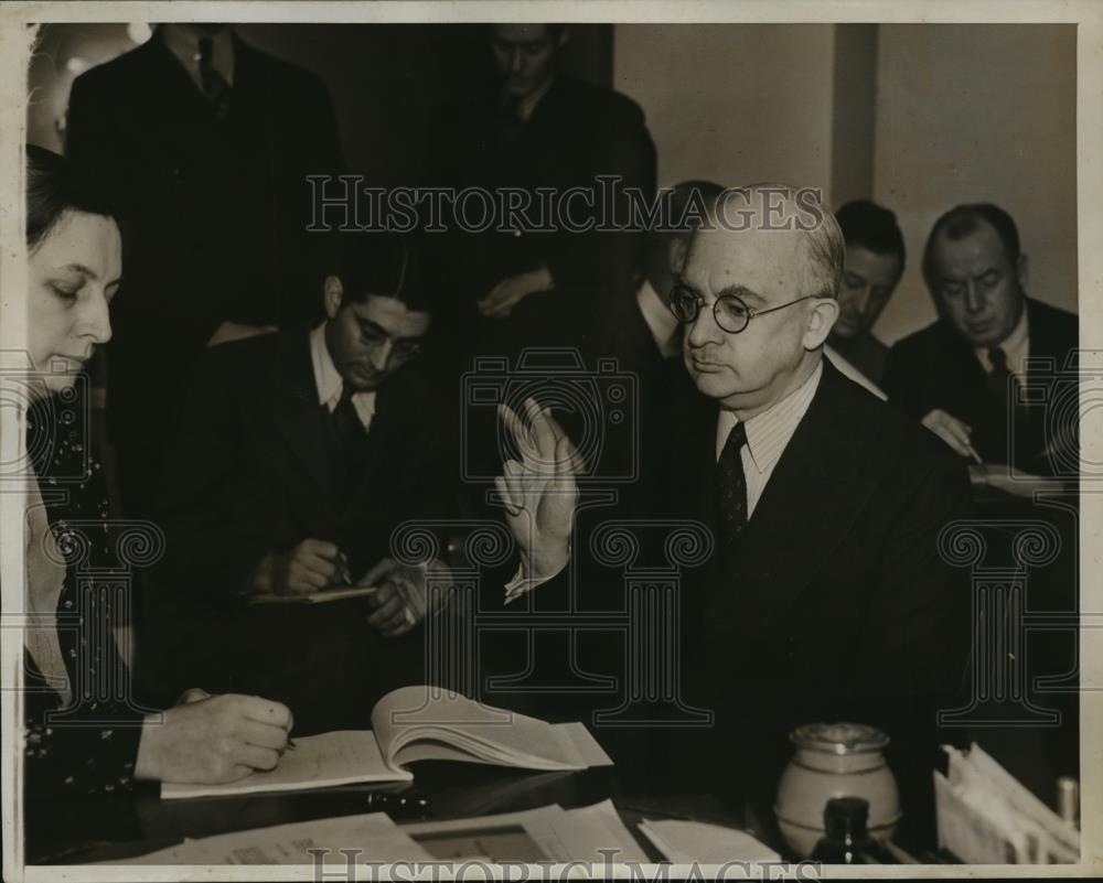 1938 Press Photo new York Wallace Gibson figure in Richard Whitney Firm Cash NYC - Historic Images