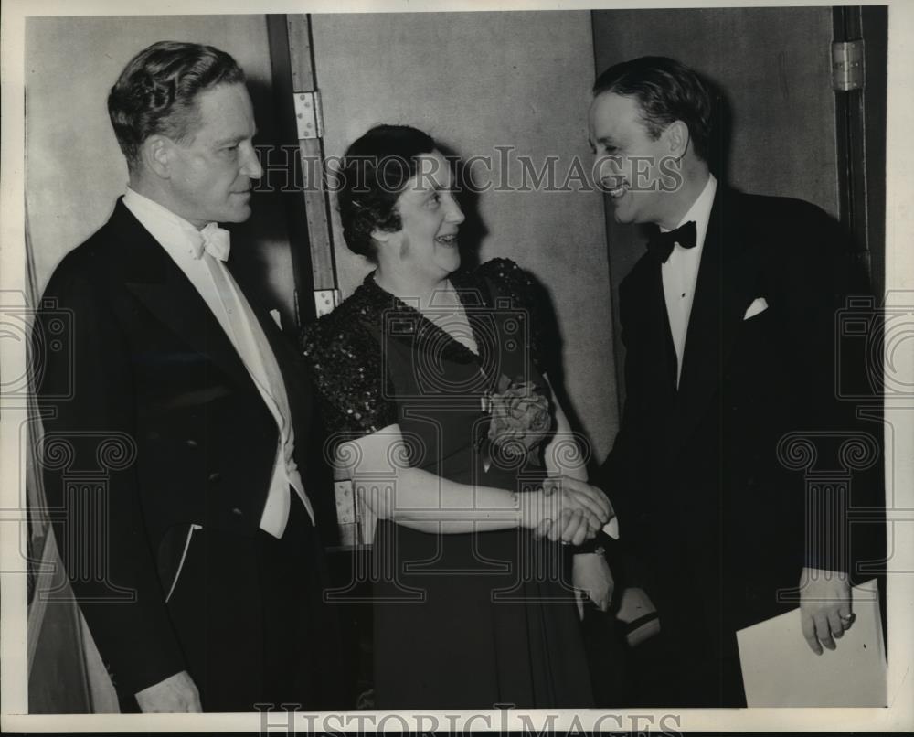 1940 Press Photo New York Mrs. Taft Greets Al Smith&#39;s Son Lincoln Day Dinner NYC - Historic Images