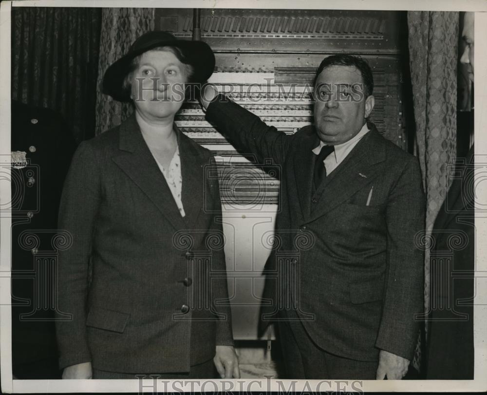 1936 Press Photo New York Mayor LaGuardia Inspects Polls Before Voting NYC - Historic Images