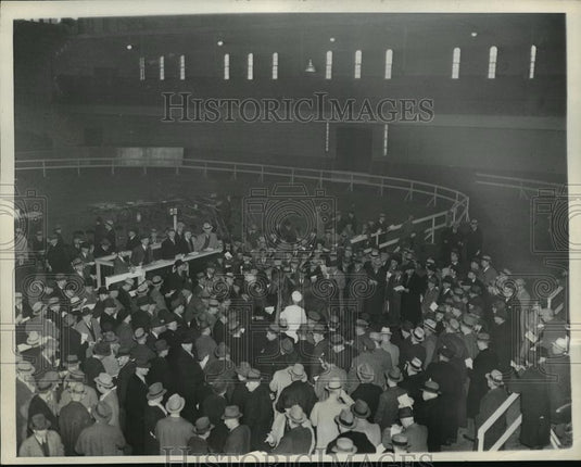 1936 Press Photo New York Horse Dancing Brook Being Auctioned Off NYC - Historic Images