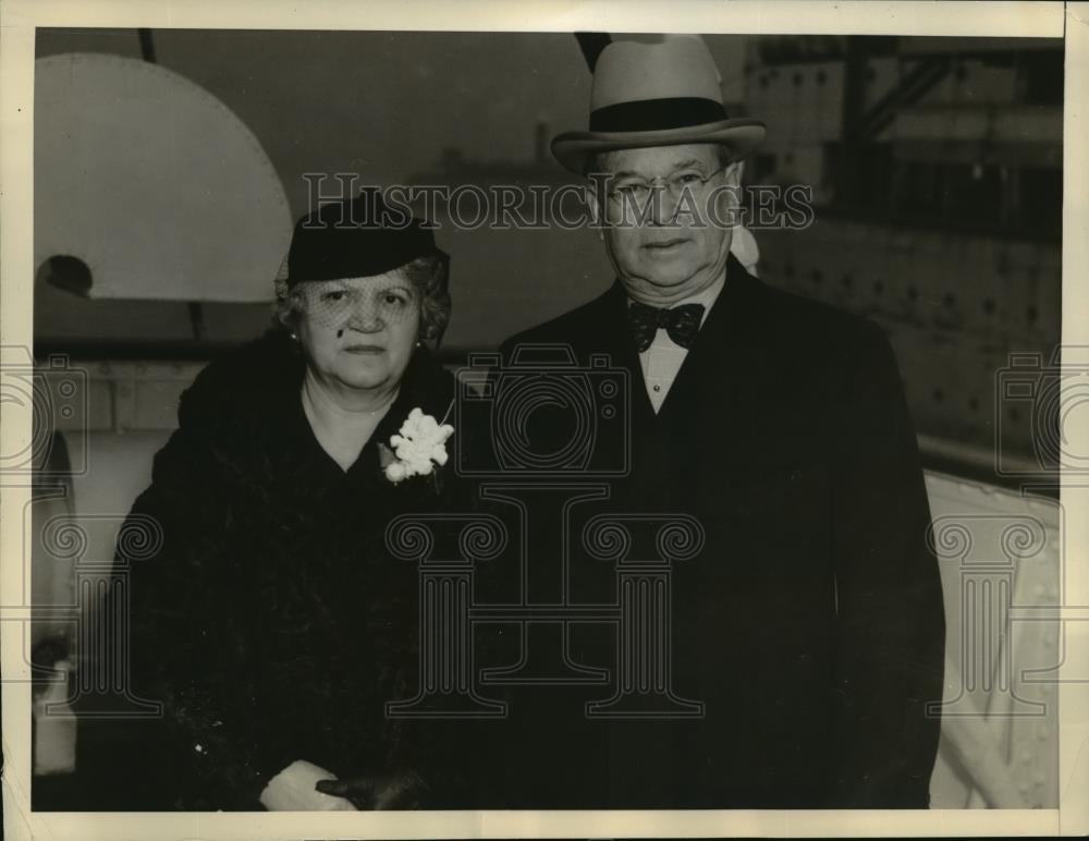 1935 Press Photo New York Judge Joseph Sabath and Wife sail On Cruise NYC - Historic Images