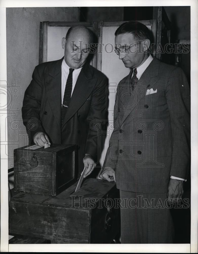 1941 Press Photo New York Thomas Curran Voting in Primary NYC - neny13100 - Historic Images