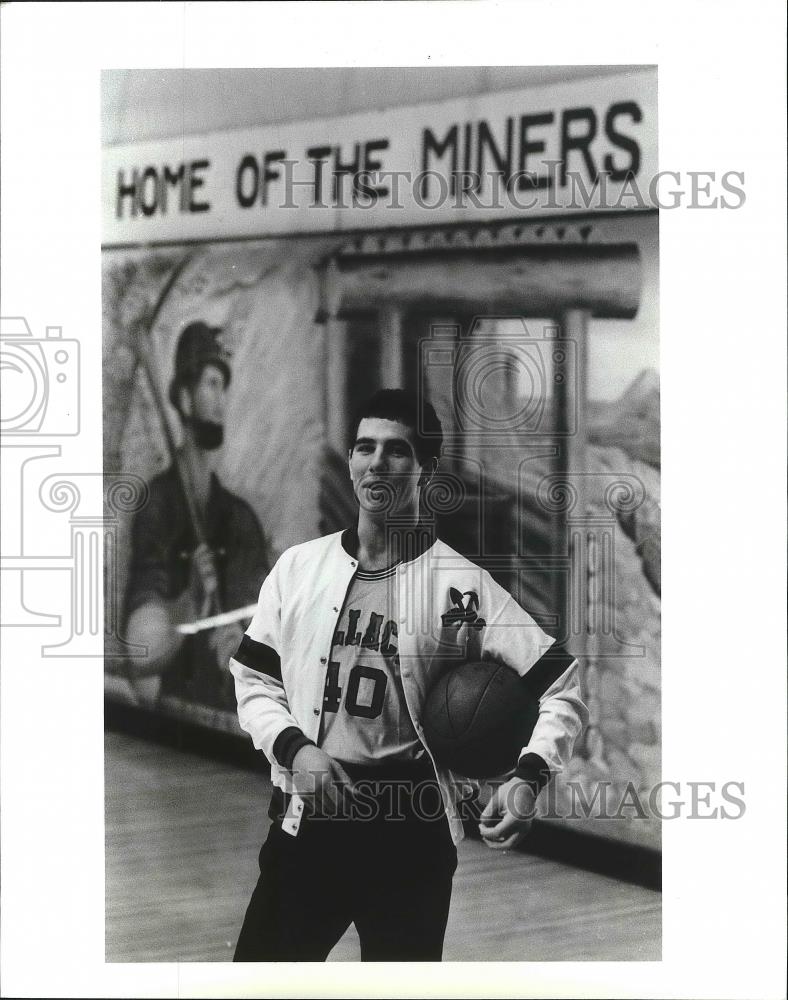 1988 Press Photo Robb Jones-Miners' Basketball Player Poses on Court - sps03569 - Historic Images