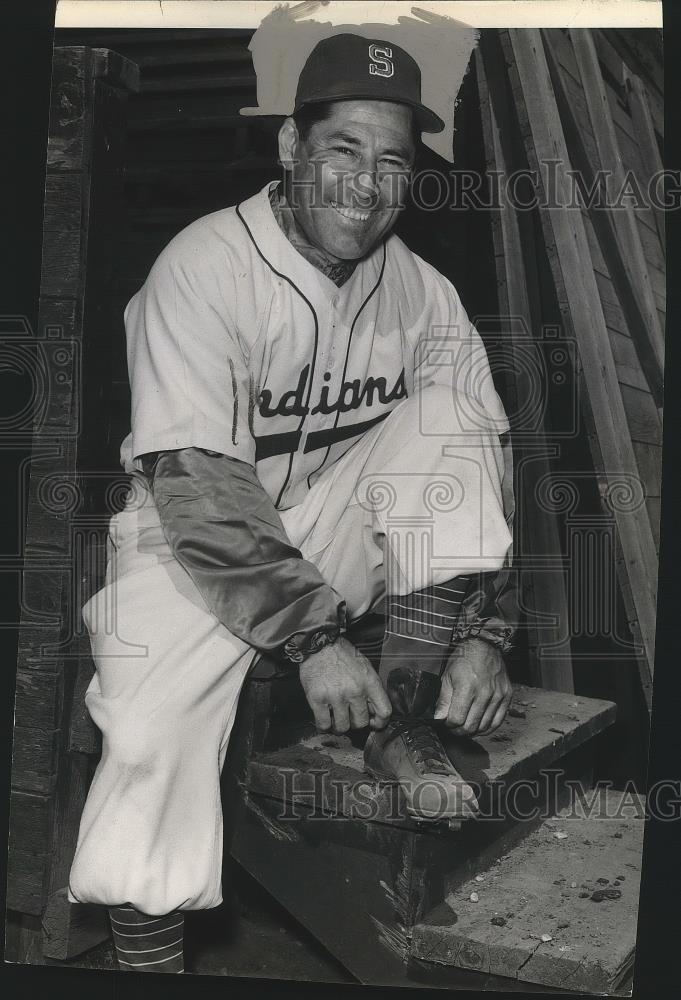 1955 Press Photo Eddie Lake of the Spokane Indians Baseball Club Ready for Game - Historic Images