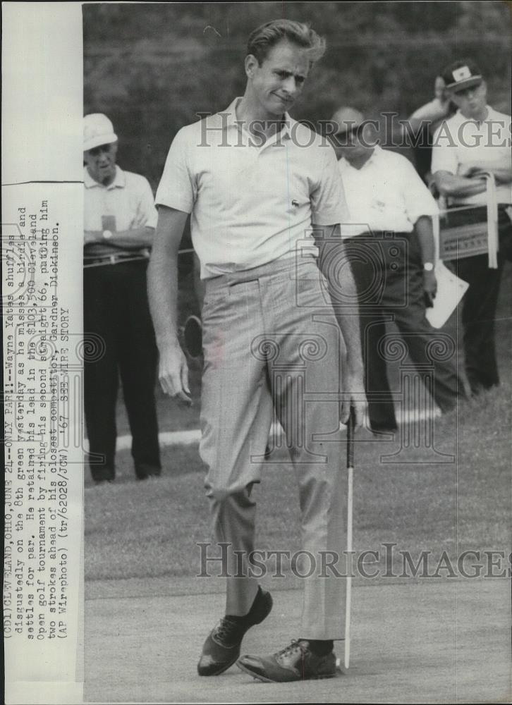 1967 Press Photo Wayne Yates-Golfer Reacting to Missing a Birdie Opportunity - Historic Images