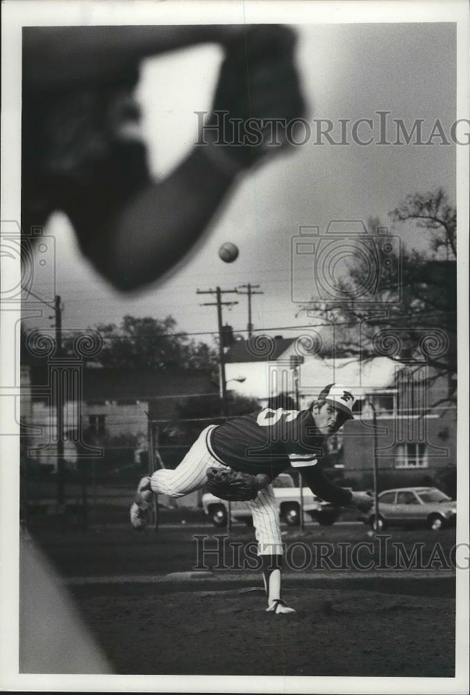 1978 Press Photo Ferris Baseball Pitcher Throwing Pitch Leading to Solo Home Run - Historic Images