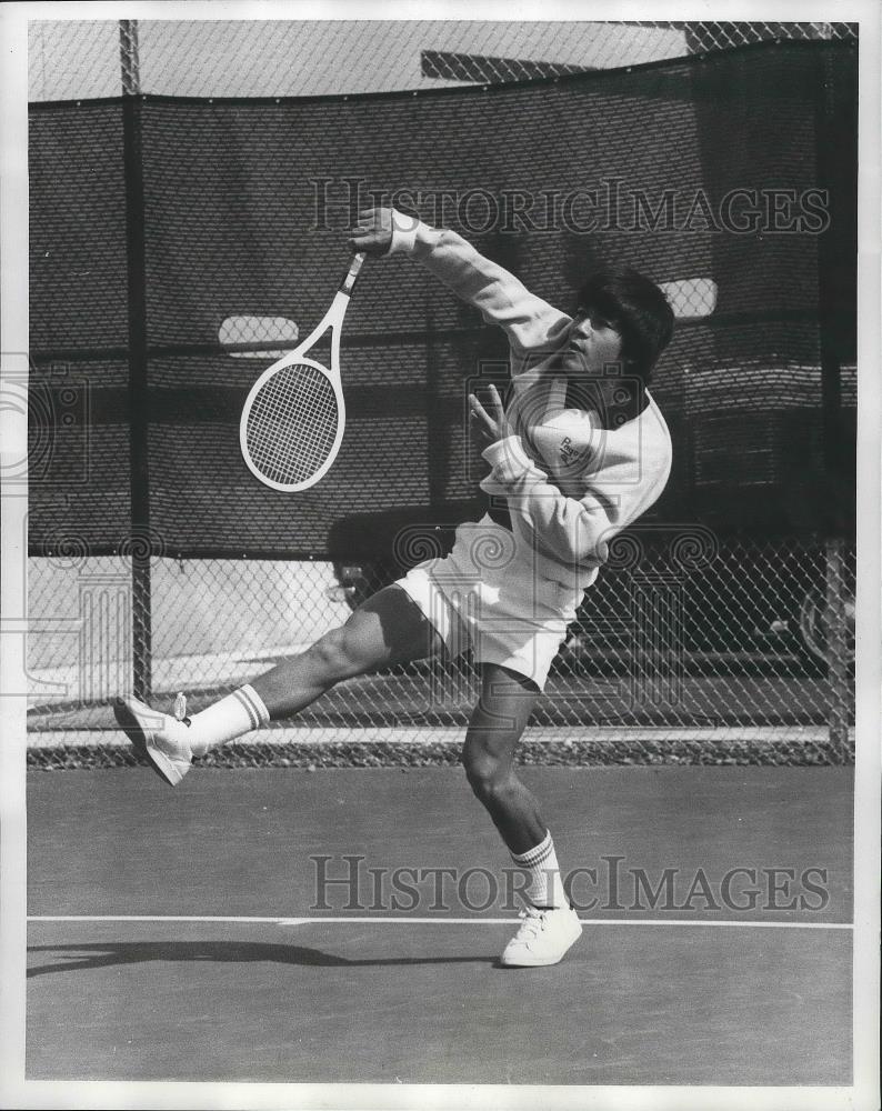 1973 Press Photo Steve Kubota-Tennis Player From Colorado Off Balance on Return - Historic Images