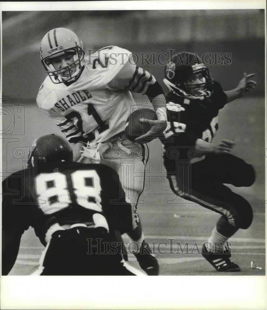 1969 Press Photo Shadle football player Mick Barber against LC defense - Historic Images