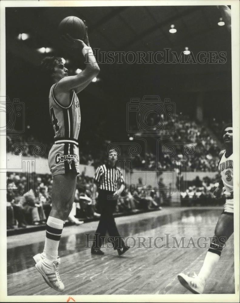 1979 Press Photo Cougars basketball player, Terry Kelly, in action - sps03759 - Historic Images