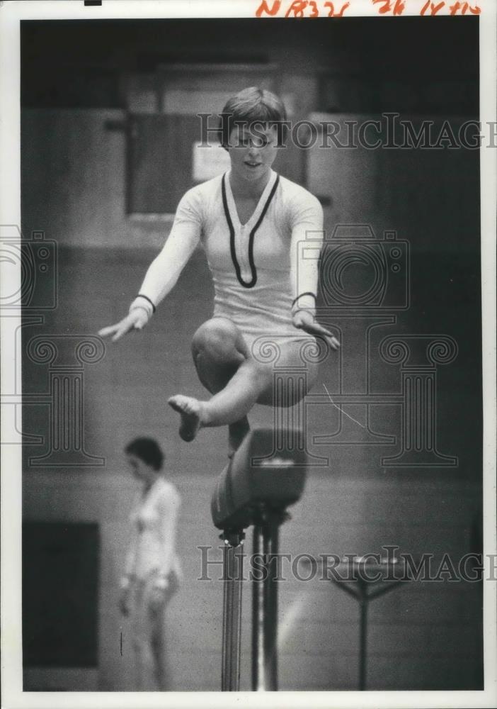 1978 Press Photo Gymnast, Wendy Halberg, on Balance Beam - sps03781 - Historic Images