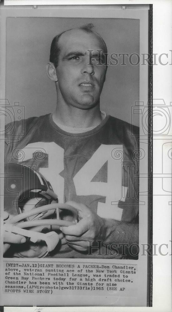 1965 Press Photo Don Chandler, above, veteran punting ace of the New York Giants - Historic Images