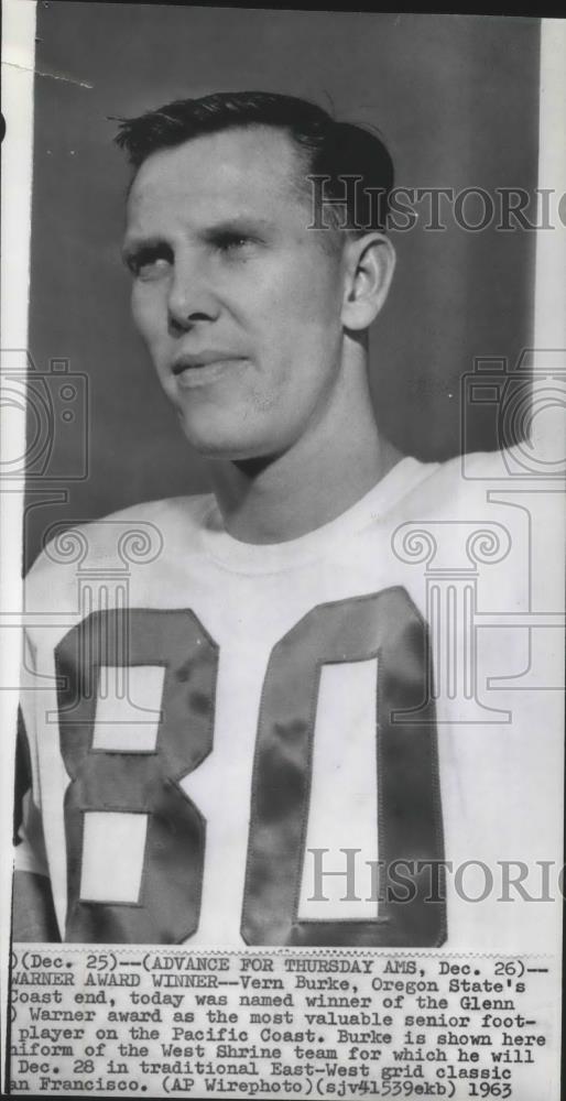 1963 Press Photo Oregon State football player, Vern Burke, given Warner Award - Historic Images