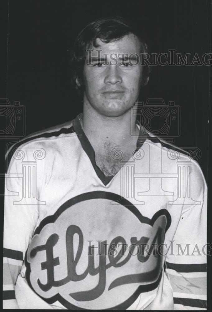 1974 Press Photo Don Dirk-Flyers&#39; Hockey Player in Uniform for Photo Opportunity - Historic Images