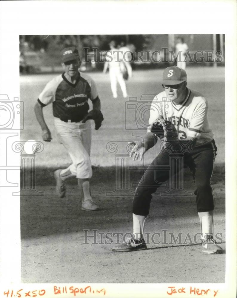 1989 Press Photo Baseball players Bill Sperling and Jack Henry, in action - Historic Images