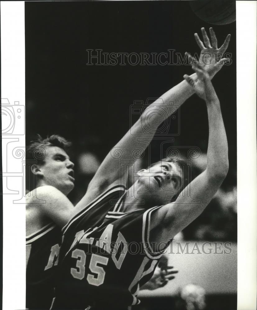 1992 Press Photo Mead basketball player, Mike Luinstra in action - sps03979 - Historic Images