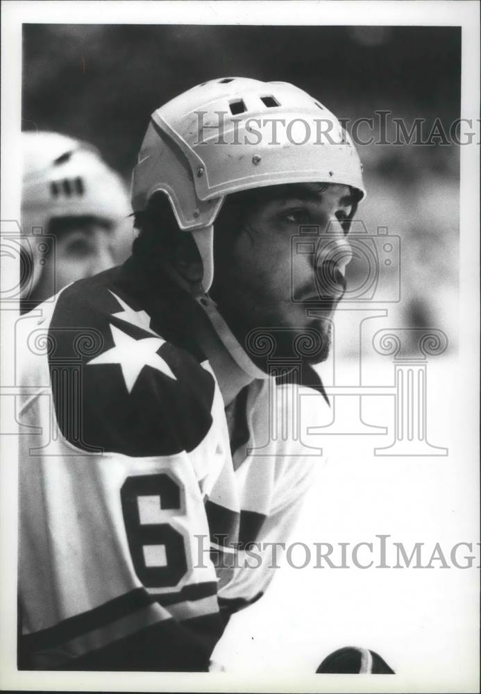 1985 Press Photo Roy Heustis-Hockey Player With Determined Look on the Ice - Historic Images