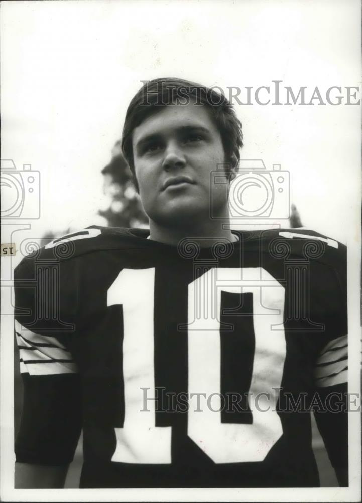 1969 Press Photo Tim Hess-Football Player in Uniform Looking Past Camera - Historic Images