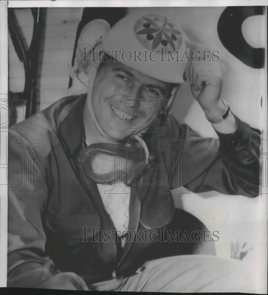 1957 Press Photo Al Herman-Car Racer Donning an Antihex Hat After Crashes - Historic Images