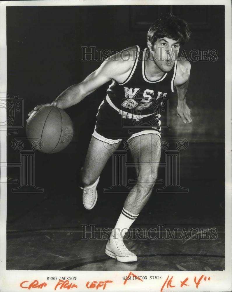 1974 Press Photo Brad Jackson of Washington State Brings Basketball Down Court - Historic Images