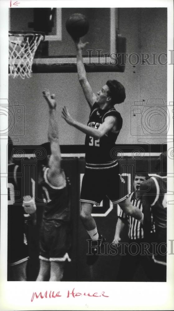 1994 Press Photo Mike Homer-Lewis and Clark Basketball Player Puts up Layup - Historic Images