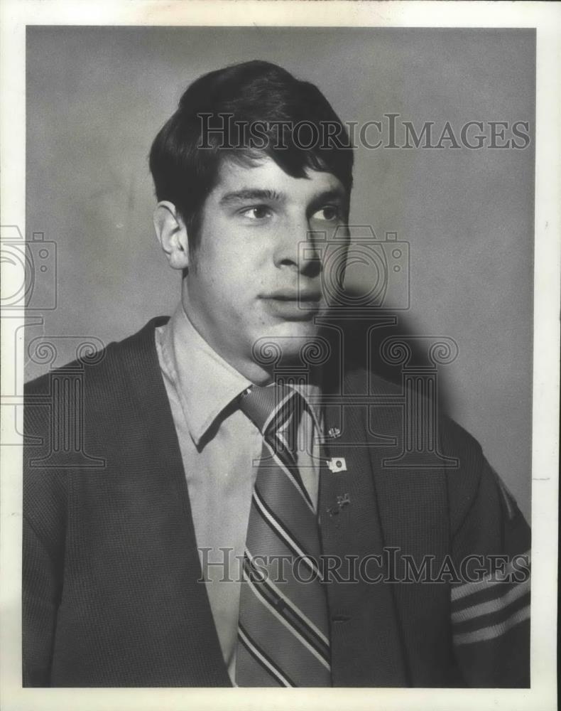 1970 Press Photo Scott Hollenbeck-Basketball Player Shown Wearing Suit and Tie - Historic Images