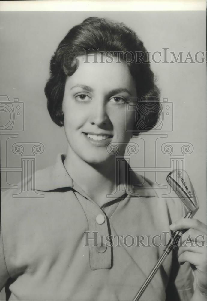 1967 Press Photo Golfer Penny Zavichas poses with a golf club - sps04080 - Historic Images