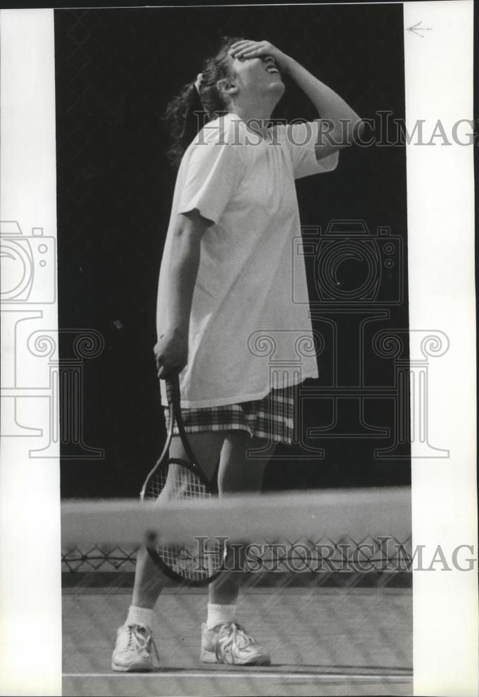 1993 Press Photo Rogers tennis player, Jennifer Heckler loses to Sheila Lopes - Historic Images