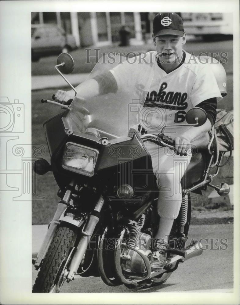 1987 Press Photo Community Colleges of Spokane baseball player, Doug Hayden - Historic Images