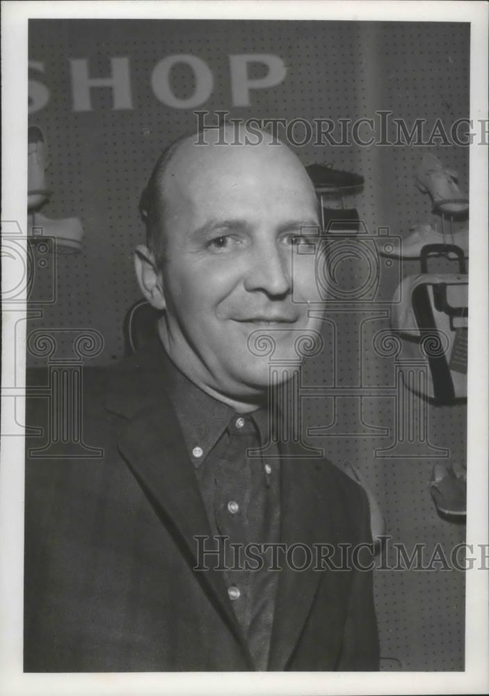 1963 Press Photo Bowler Chub Hendricks - sps04198 - Historic Images