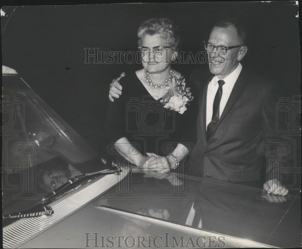 1968 Press Photo Bill Frazier-Football Coach - sps04381 - Historic Images