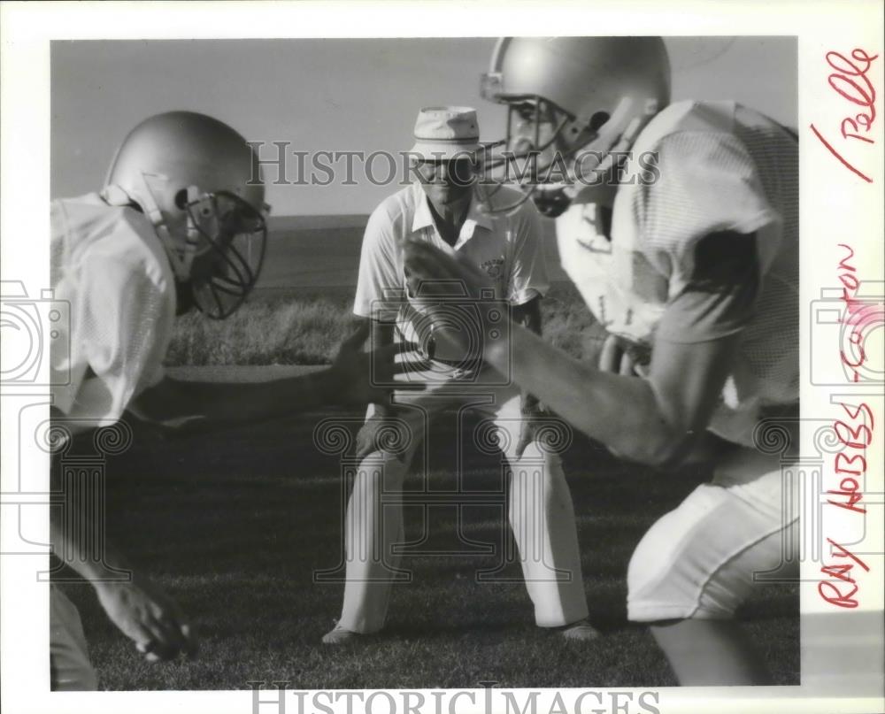 1992 Press Photo Football Colton coach Ray Hobbs with his players - sps04426 - Historic Images