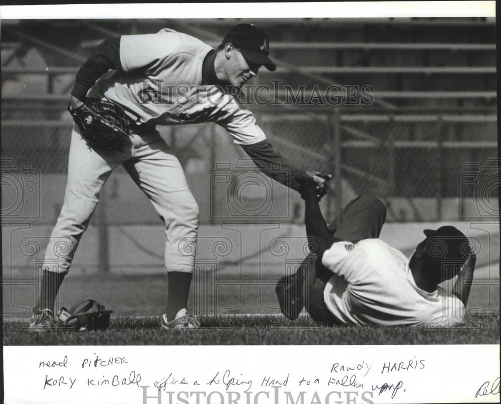 1993 Press Photo Kory Kimball-Pitcher Lending Helping Hand to Umpire After Fall - Historic Images