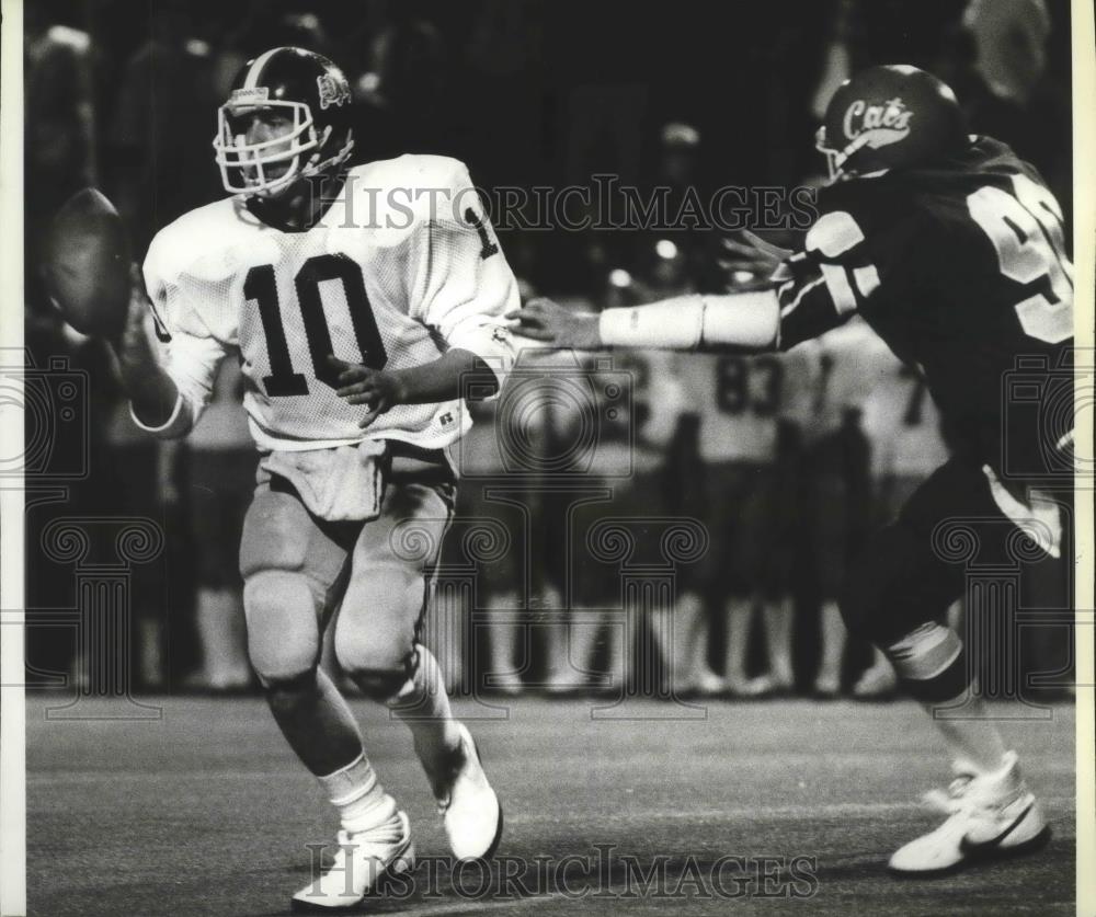 1985 Press Photo Gonzaga Prep football quarterback, Ron Hawkins, in action - Historic Images