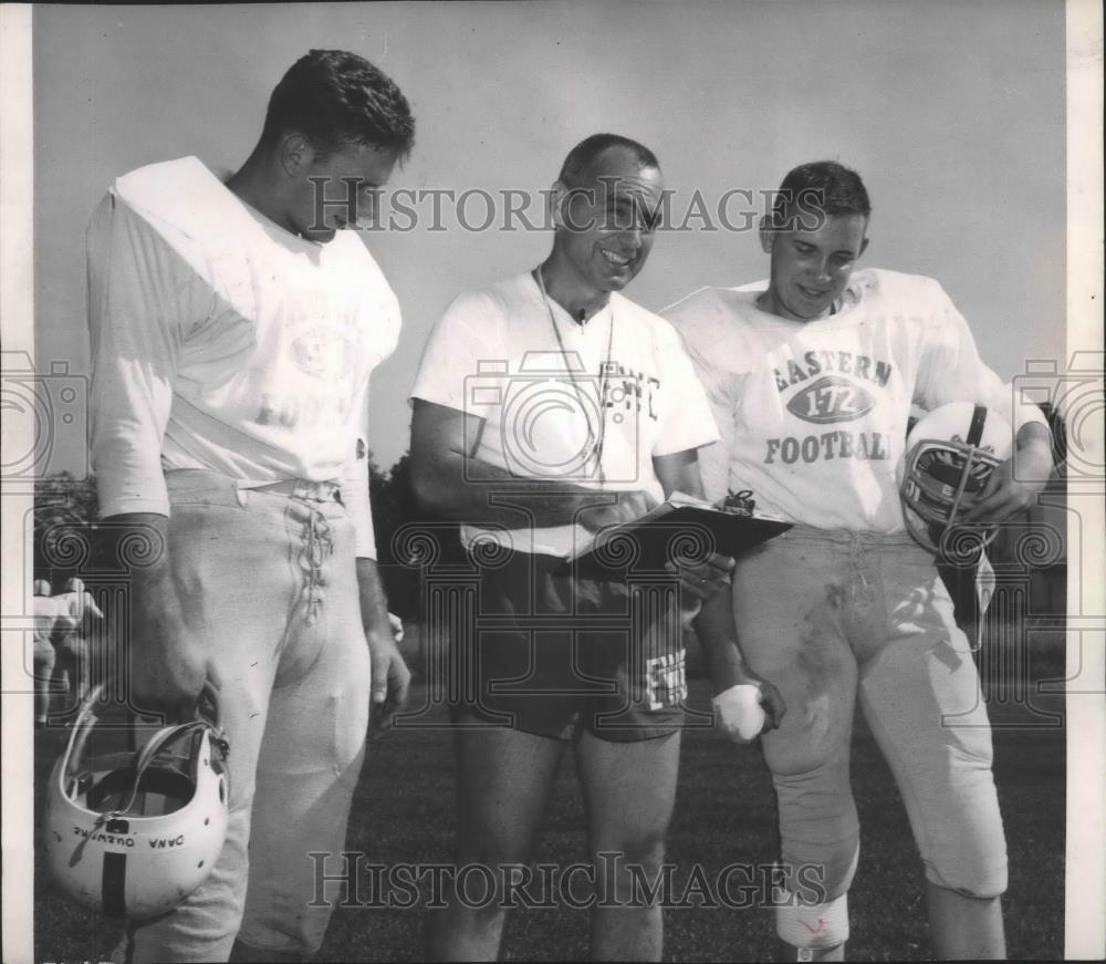 1968 Press Photo Eastern Washington State football coach, Dave Holmes & players - Historic Images