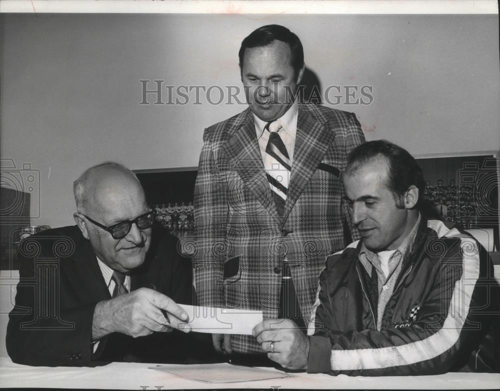 1974 Press Photo Hockey executives, Gus Bouten, Tom Hodges &amp; John Porco - Historic Images