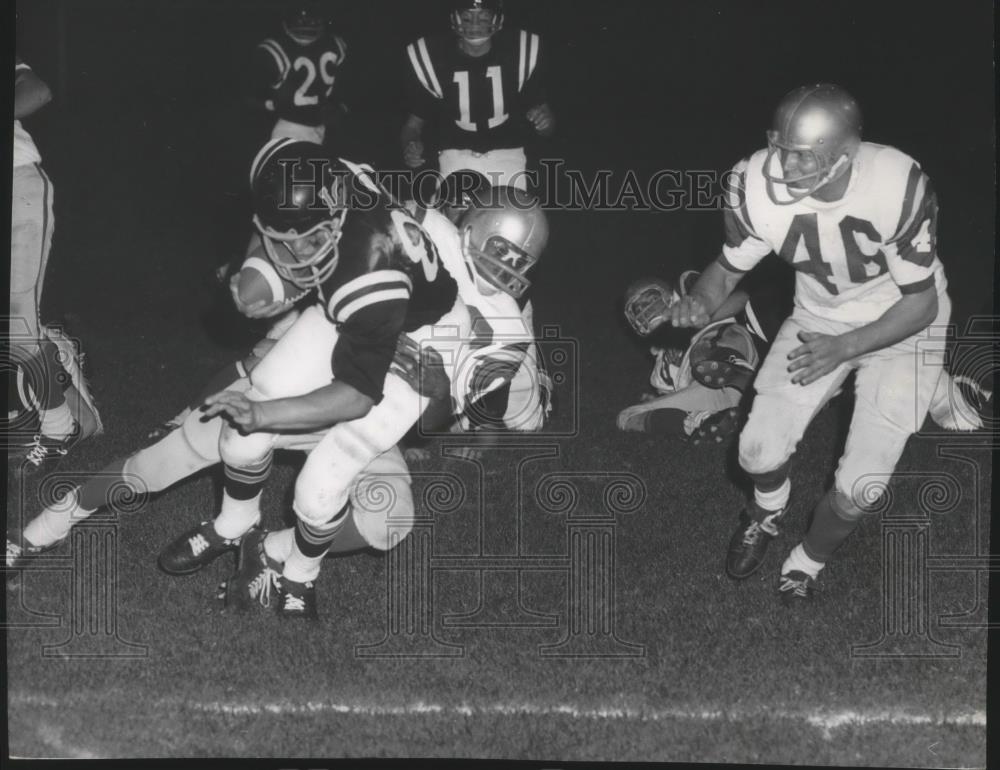 1966 Press Photo LC-Ferris high school GSL football action - sps04615 - Historic Images