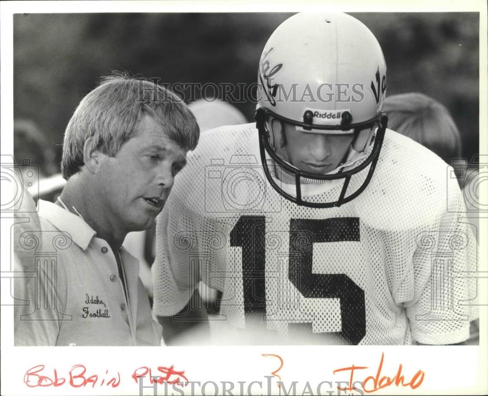 Press Photo University of Idaho football coach, Dennis Erickson talks to player - Historic Images