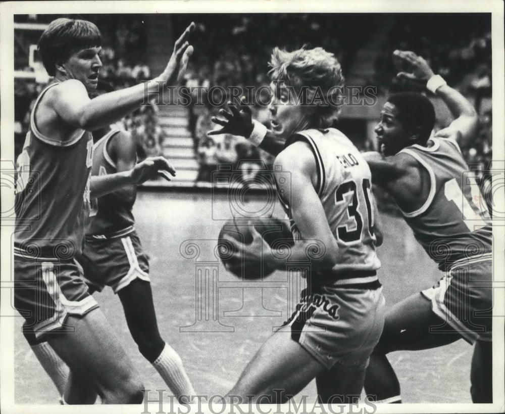 1982 Press Photo Washington State basketball player, Craig Ehlo, in action - Historic Images