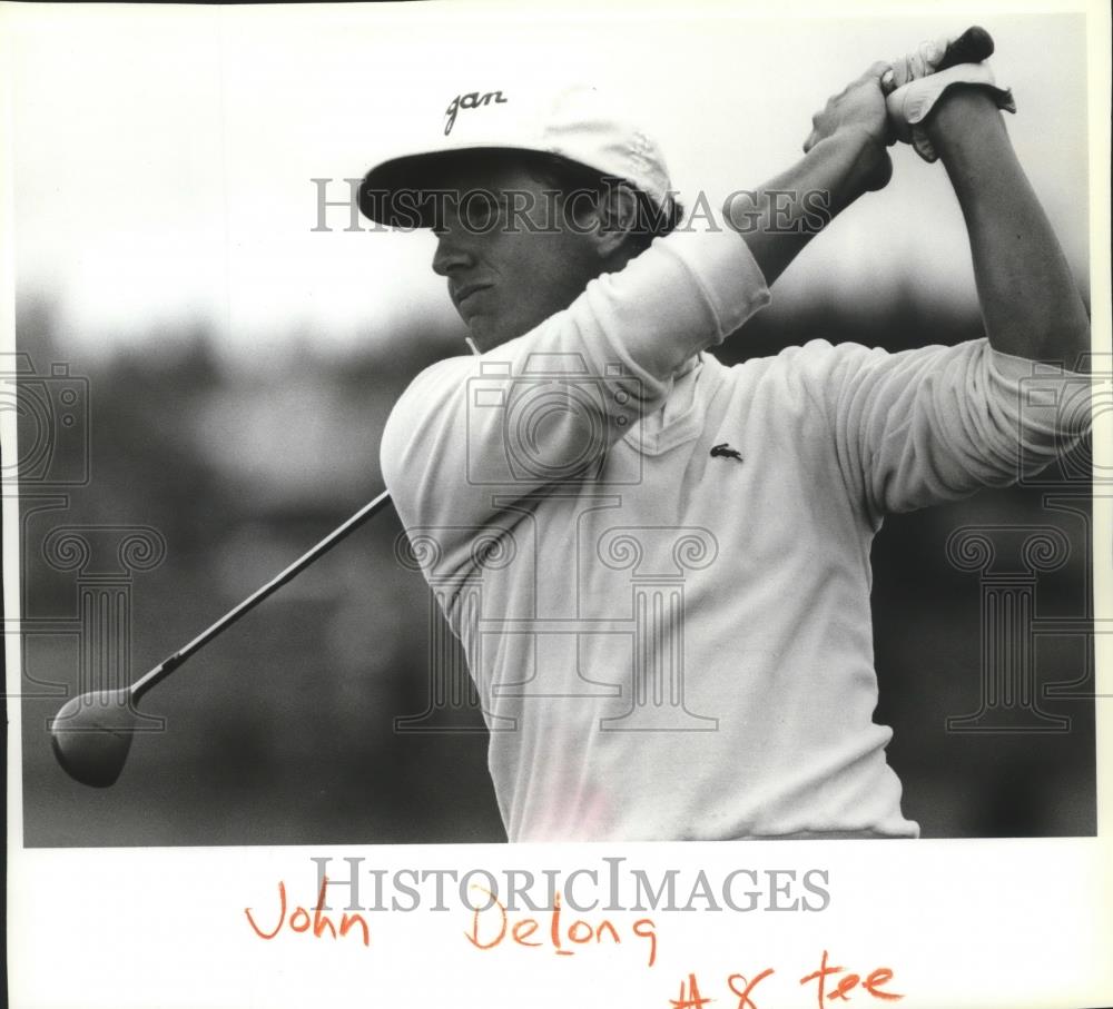 1987 Press Photo Golfer John De Long tees off at the Lilac Invitational - Historic Images