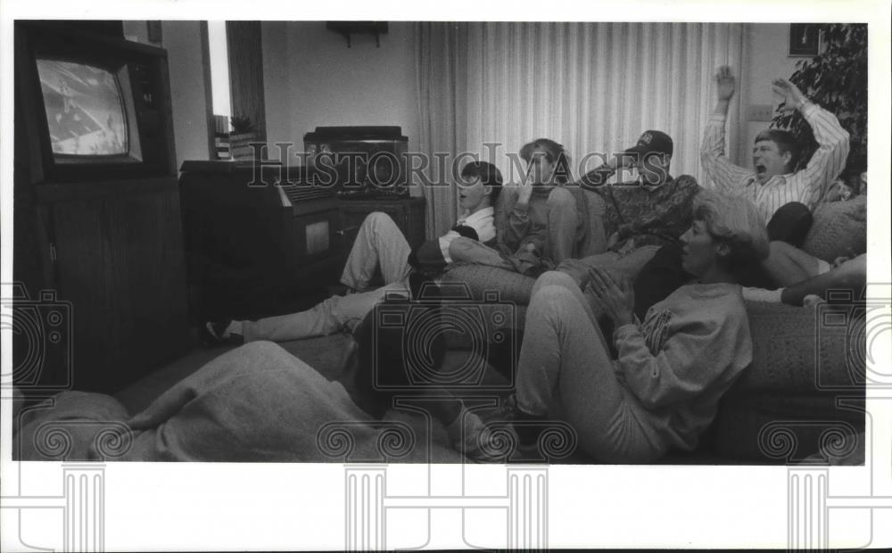 1992 Press Photo Shadle Park football coach Bob Haney with family and friends - Historic Images