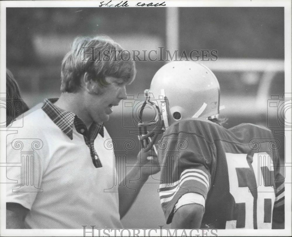 1992 Press Photo Shadle Park football coach, Bob Haney, talks to a player - Historic Images