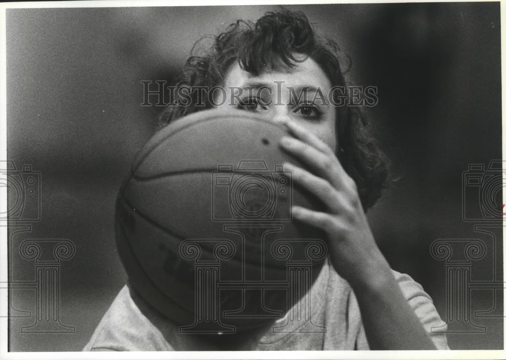 1993 Press Photo Stephanie Guenther of Lakeside Basketball Readies Shot - Historic Images