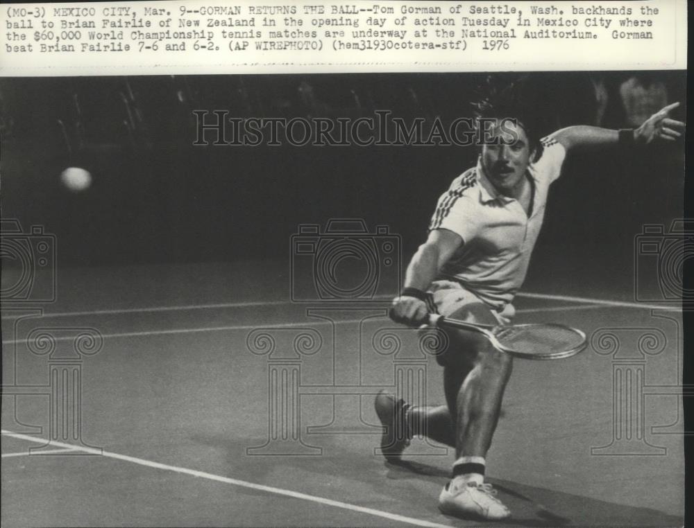 1976 Press Photo Tom Gorman-Seattle, Washington Tennis Player Returns Ball - Historic Images