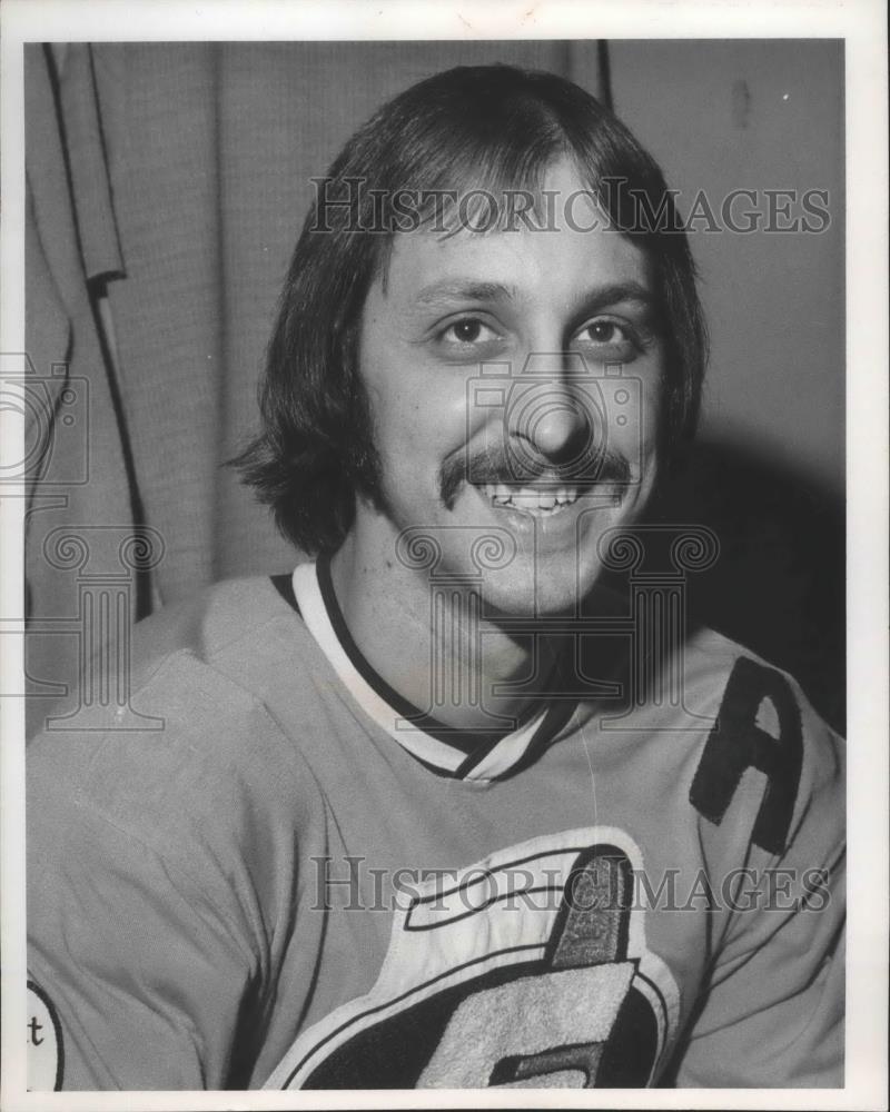 1979 Press Photo Gary Ferro-Hockey Player Posses For Photo Shot With Smile - Historic Images