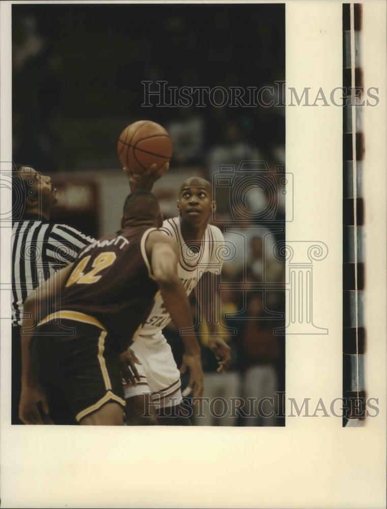 1994 Press Photo Fred Ferguson-Washington State Basketball Player Jumps for Ball - Historic Images